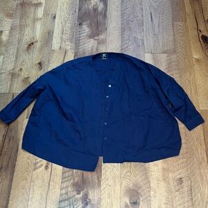Miimo Woman’s Navy Button Down Size M
